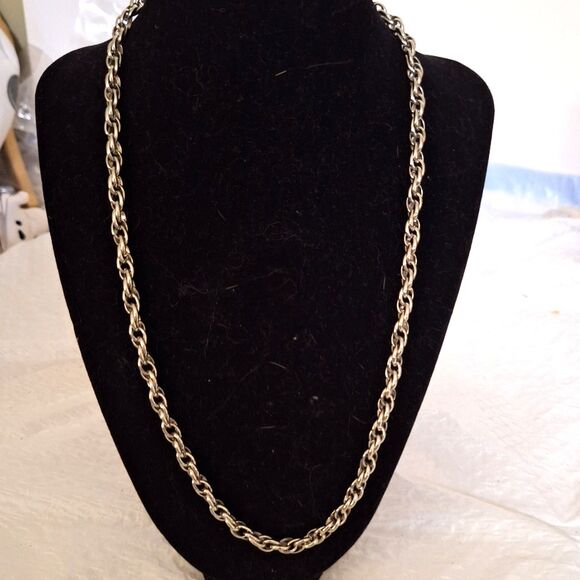 A Vintage Women's Necklace Rolled Chain Silver Tone Cottage Core Office - Picture 1 of 7